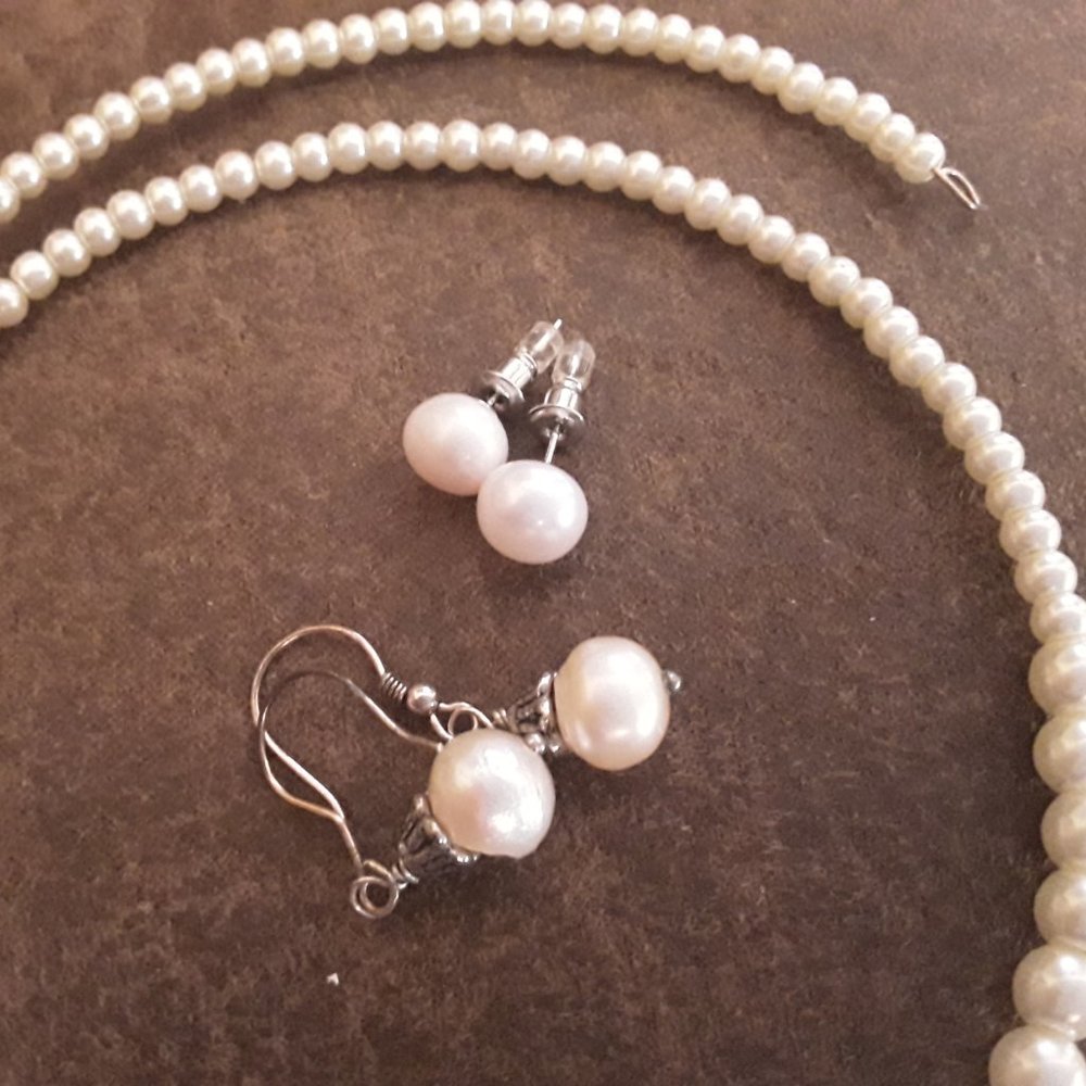 Simulate White Pearl On Memory Wire Necklace With… - image 2